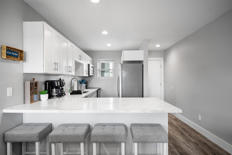 Modern Kitchen & Front Entrance
