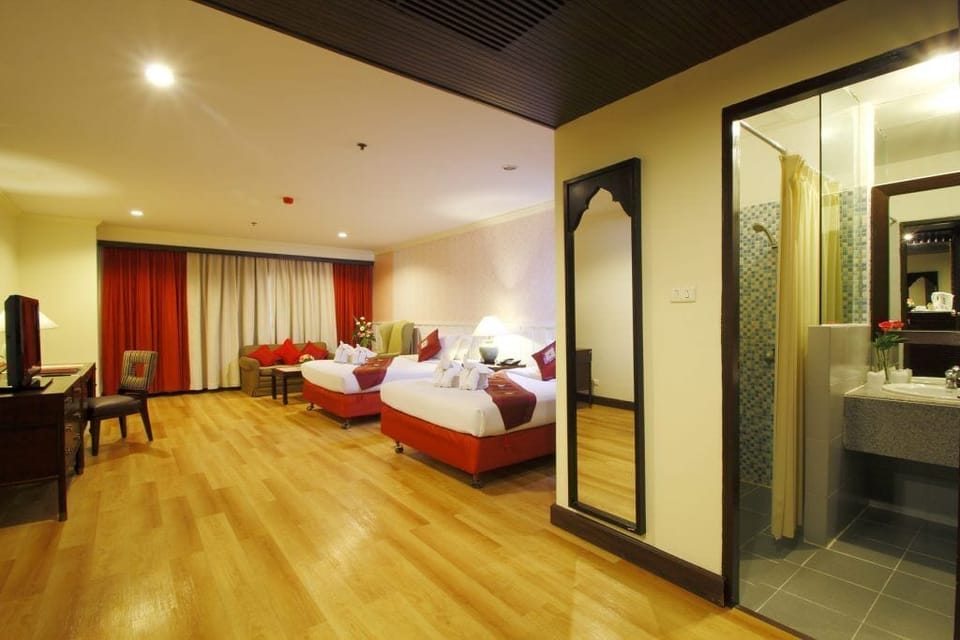 Deluxe Room | Minibar, desk, free WiFi