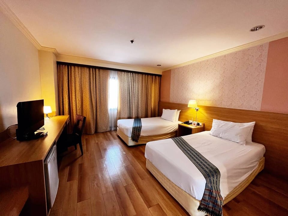 Minibar, desk, free WiFi