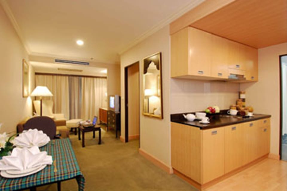 Minibar, desk, free WiFi