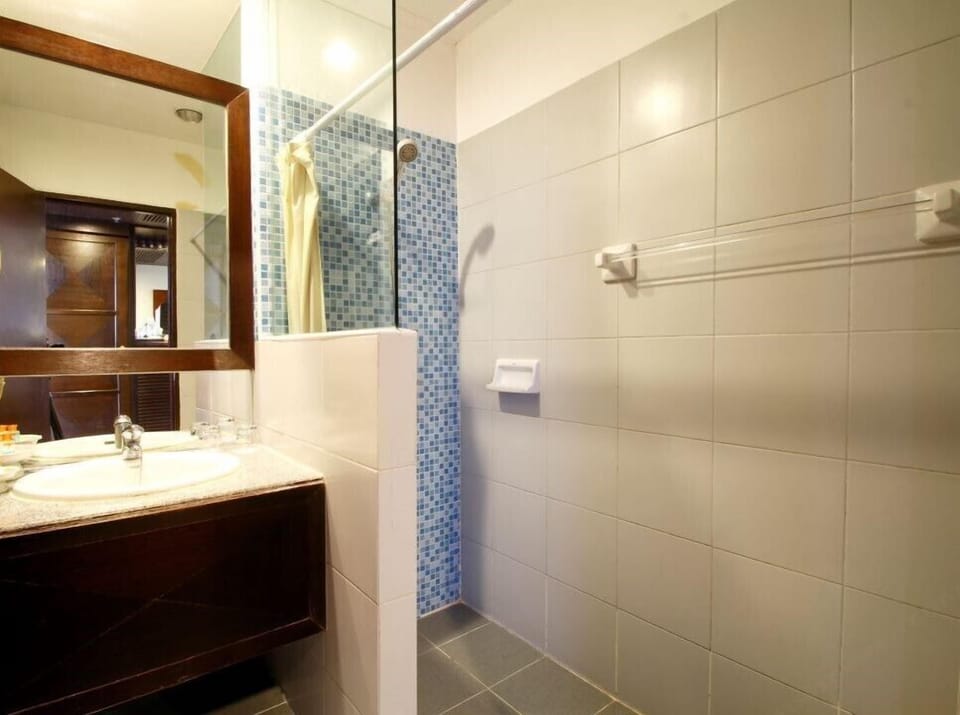 Shower, free toiletries, hair dryer, slippers
