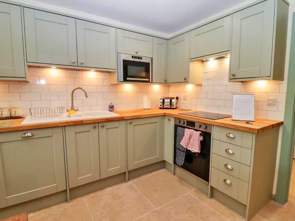 Cottage | Private kitchen | Highchair