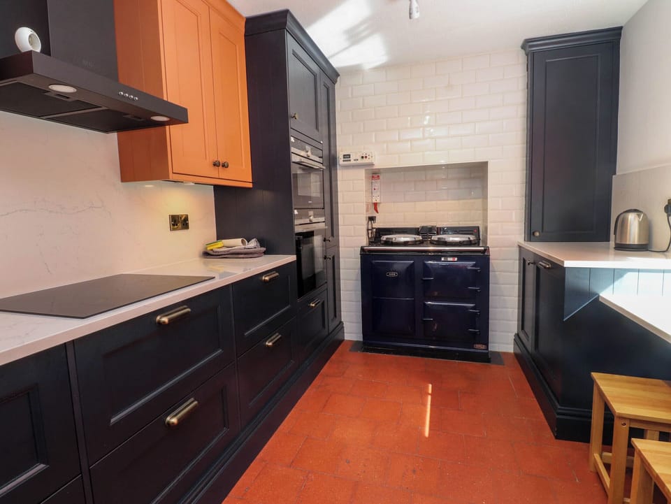 Dishwasher, cookware/dishes/utensils