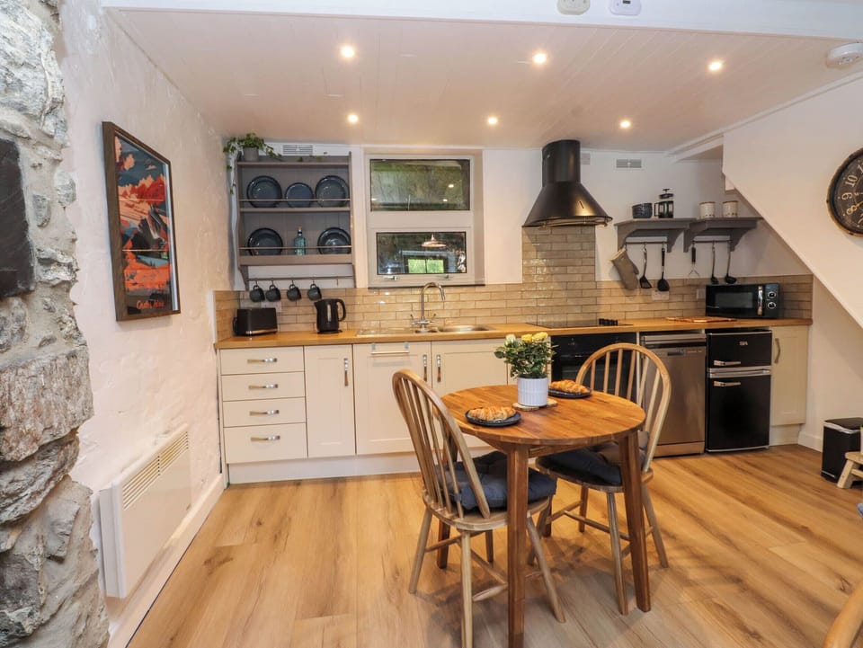 Fridge, microwave, dishwasher, toaster