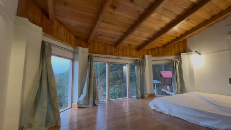 Family Duplex | Desk, laptop workspace, free WiFi