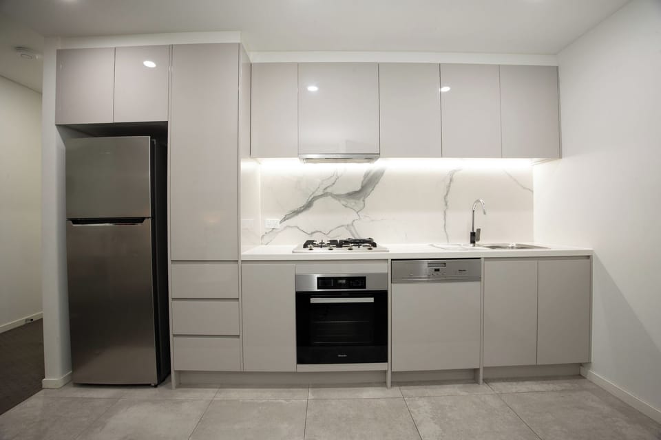 Apartment, 1 Queen Bed | Private kitchen