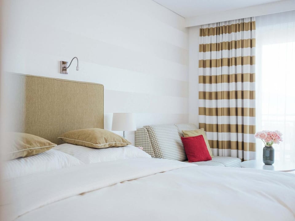 Deluxe Double Room (Morgensonne) | Hypo-allergenic bedding, minibar, in-room safe, desk