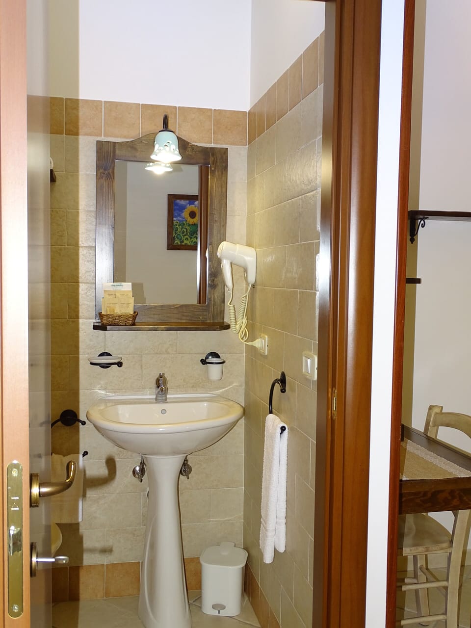 Superior Room, Park View | Bathroom | Shower, free toiletries, hair dryer, bidet
