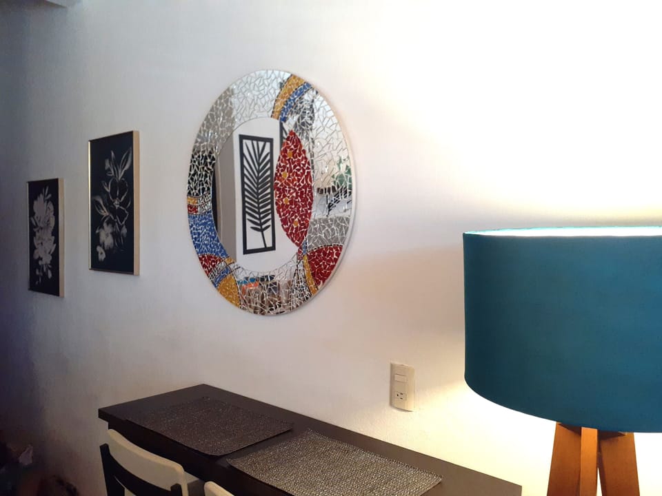 Artisanat local et miroirs , le détail pour votre confort.