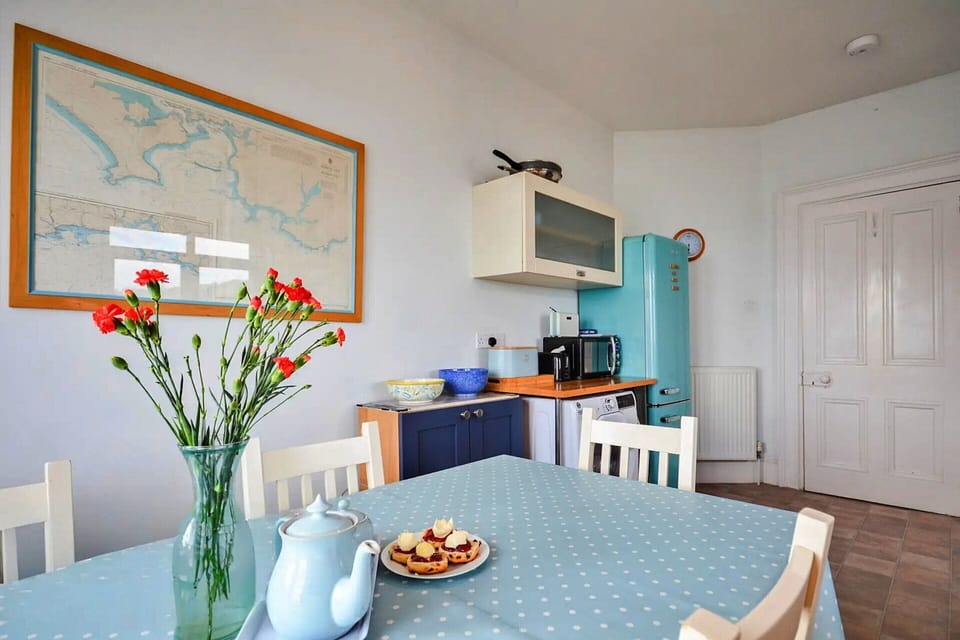 Cottage | Dining