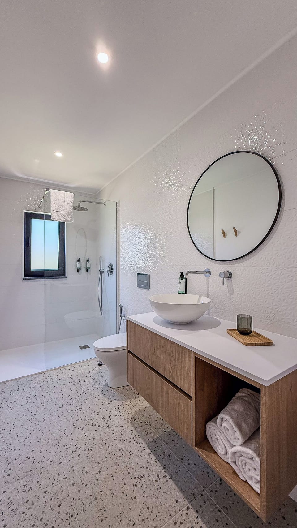 Superior Villa, Balcony, Garden View | Bathroom | Shower, free toiletries, hair dryer, towels