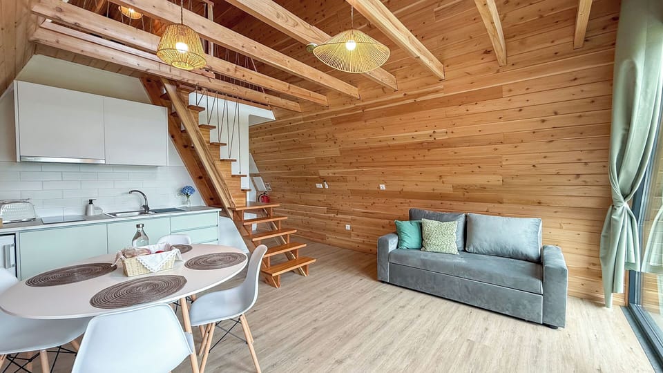 Superior Villa, Balcony, Garden View | Living area