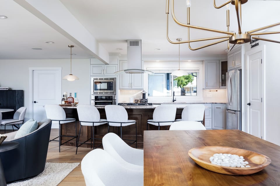 Superior Villa, Lake View | Dining room
