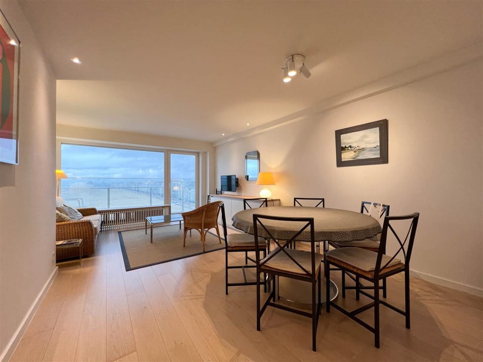 Apartment | Dining