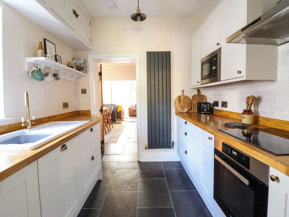 Dishwasher, cookware/dishes/utensils