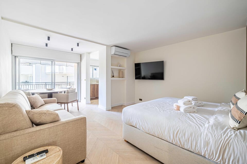 Apartment | Iron/ironing board, bed sheets