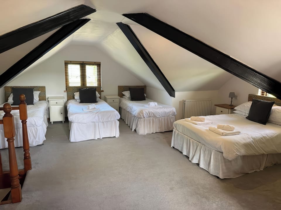 6 bedrooms, WiFi (free), individually decorated, individually furnished