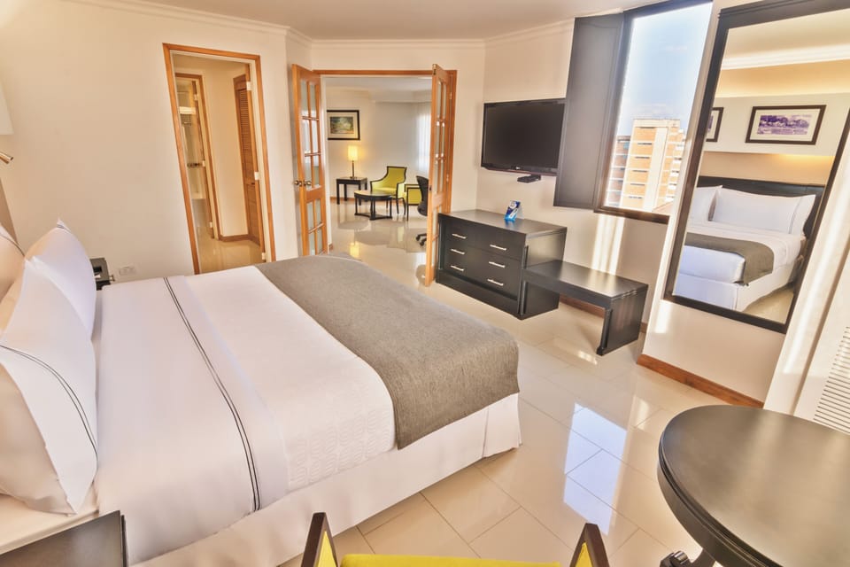 Suite, 1 King Bed (Suite Junior) | In-room safe, desk, blackout drapes, iron/ironing board