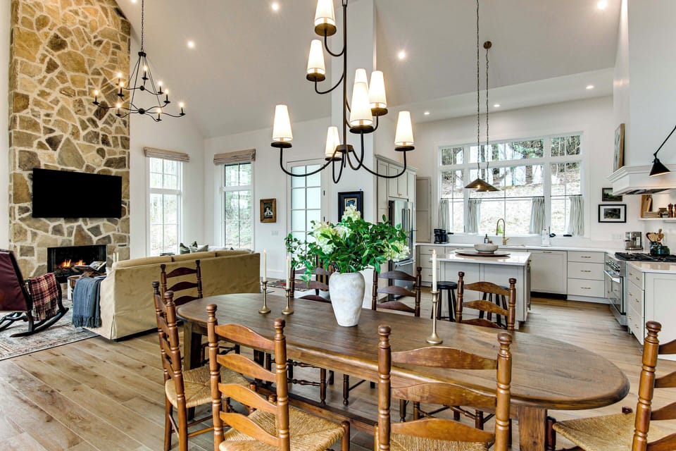 Dining Area | 1st Floor