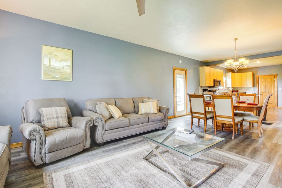 Living Room | 2 Queen Sleeper Sofas | Smart TV | DVD Player | 1st Floor