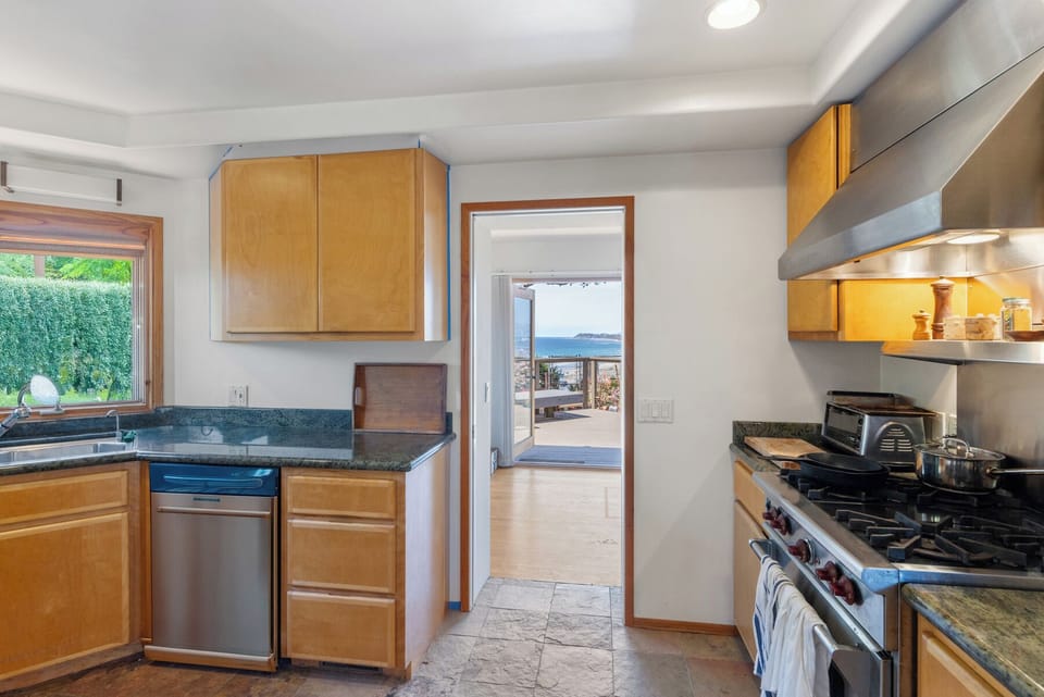 Fully equipped kitchen