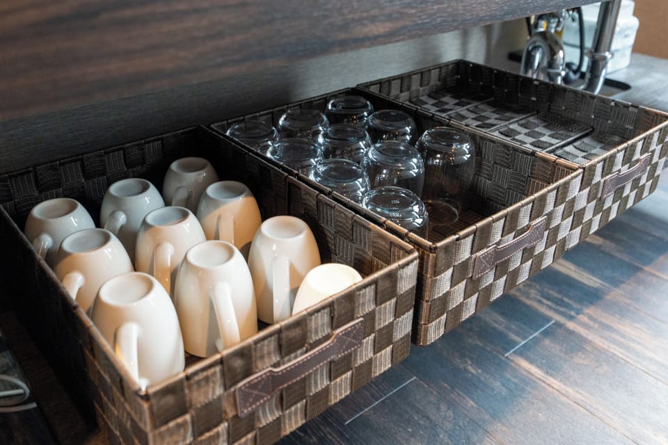 Deluxe Apartment | Private kitchenette | Fridge, microwave