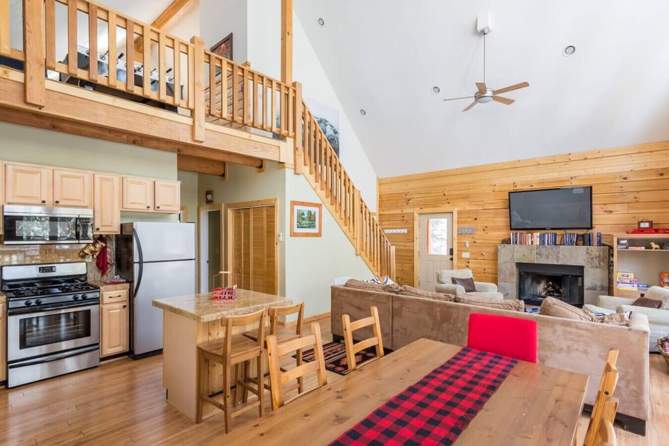 Dinner, cards, or deleting those work emails is all possible here.