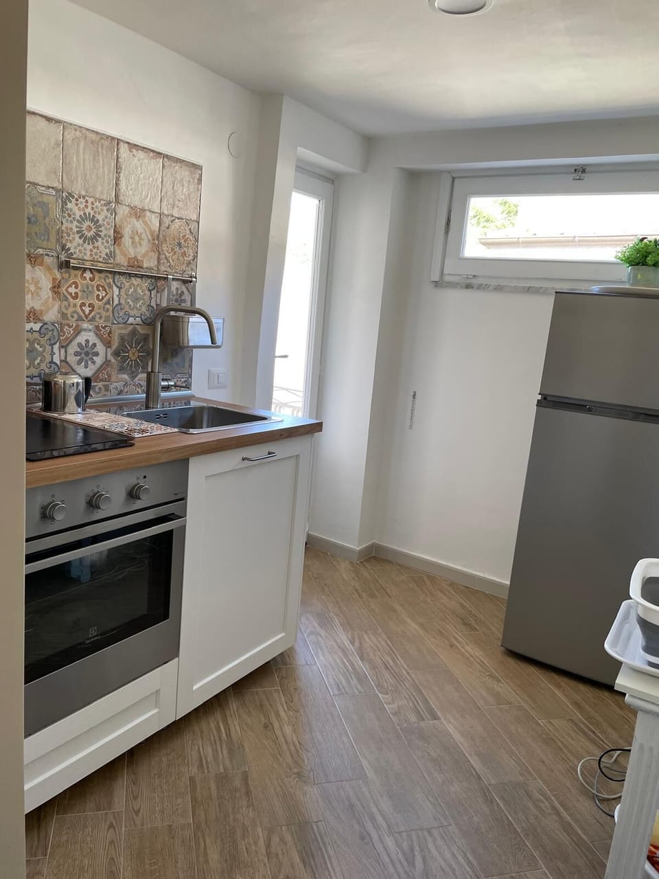 Apartment, Mountain View | Private kitchen | Full-size fridge, microwave, oven, stovetop