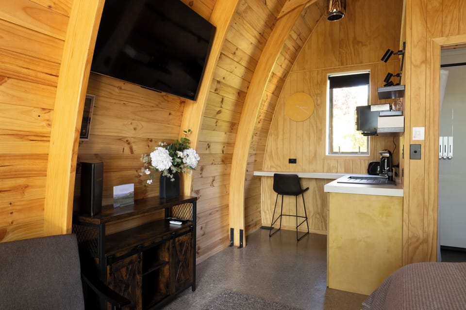 Deluxe Chalet, Garden View | Iron/ironing board, free WiFi
