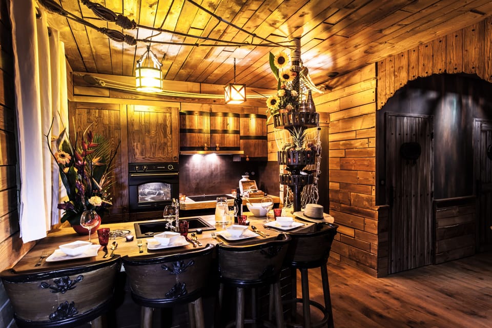 Suite "Moussaillons" 4 people (1 room and 1 sofa bed in the living room) | Private kitchen | Full-size fridge, microwave, oven, stovetop