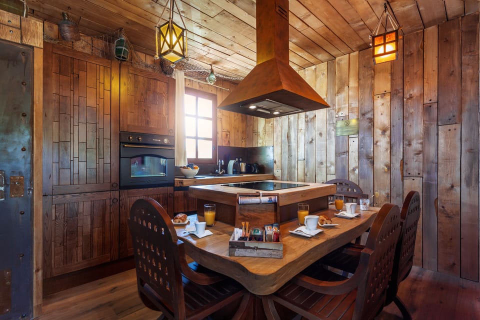 Suite "Pirates" 4 people (1 room and 1 sofa bed in the living room) | Private kitchen | Full-size fridge, microwave, oven, stovetop