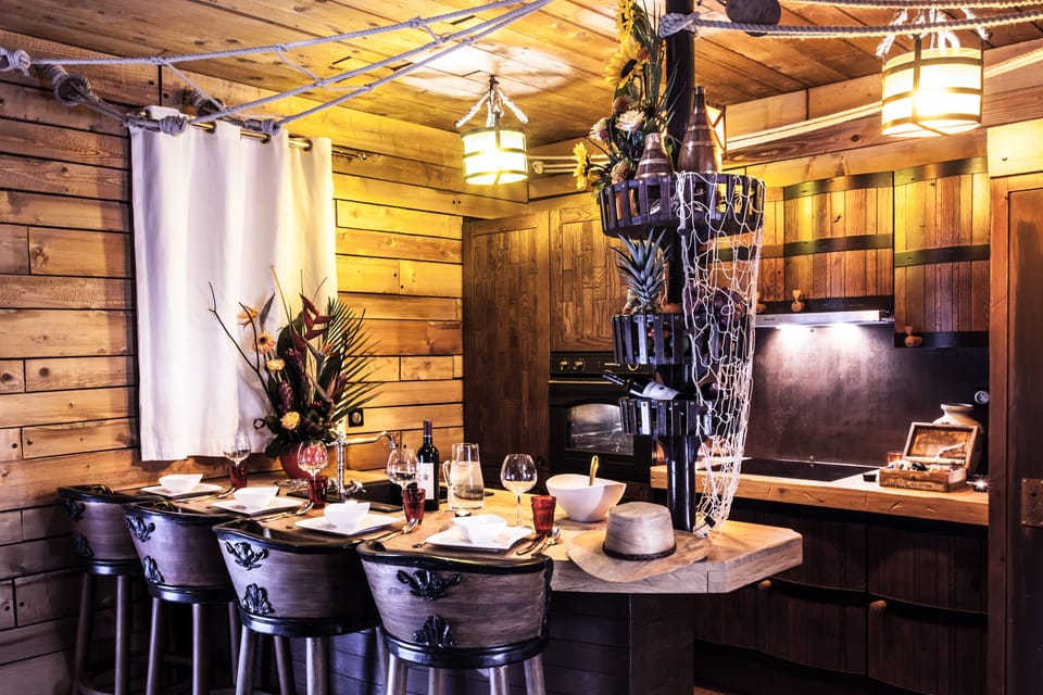 Suite "Moussaillons" 4 people (1 room and 1 sofa bed in the living room) | 1 bedroom, premium bedding, minibar, in-room safe
