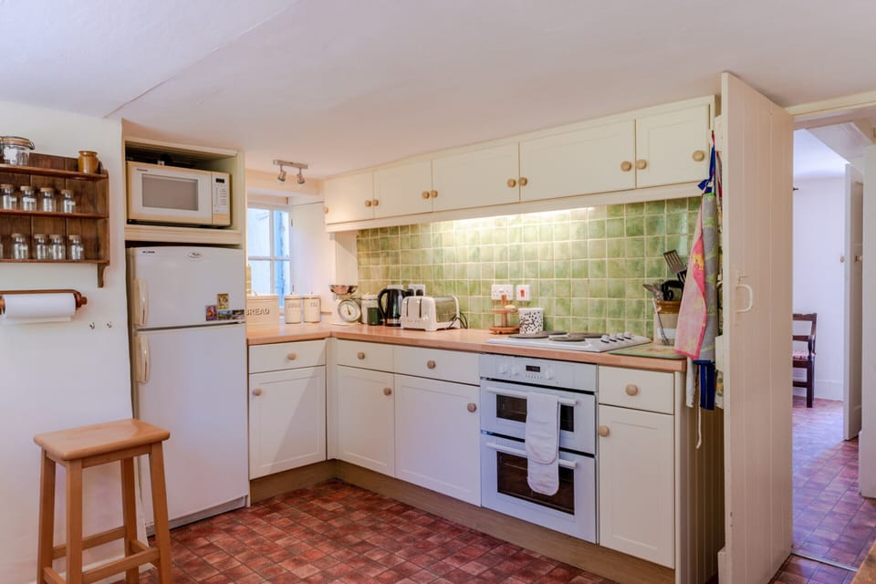 Cottage | Private kitchen | Fridge, microwave, oven, dishwasher