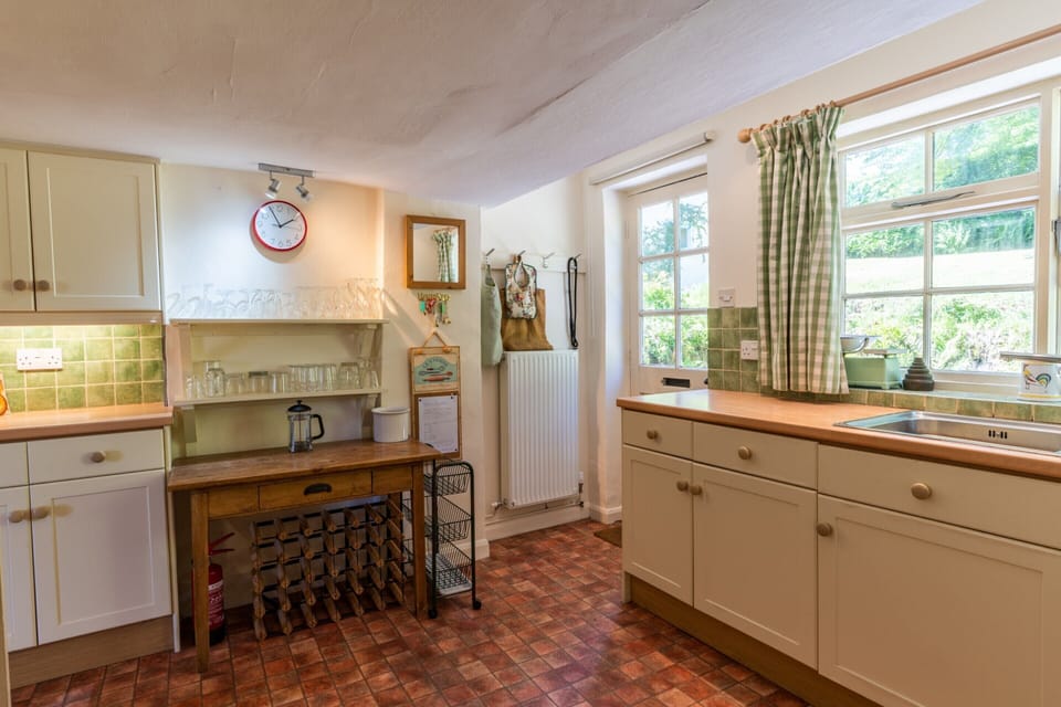 Cottage | Private kitchen | Fridge, microwave, oven, dishwasher