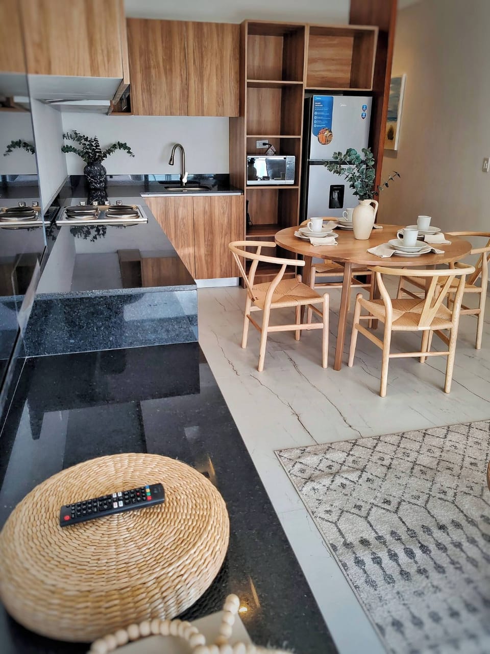 Apartment, 2 Bedrooms, Accessible, Smoking | Dining room