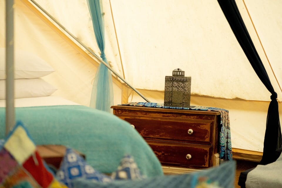 Romantic Glamping Woodland Escape, No Deposit Chalet in England