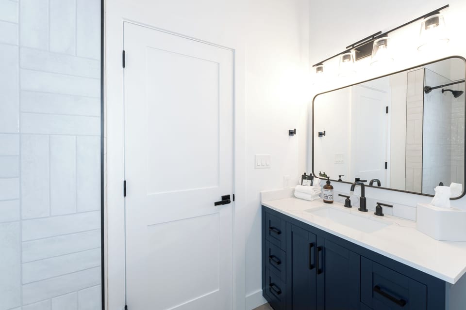 En-suite Bathroom | Upper Level