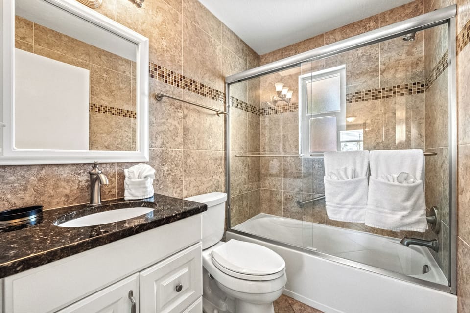 The hall bathroom with a tub/shower.