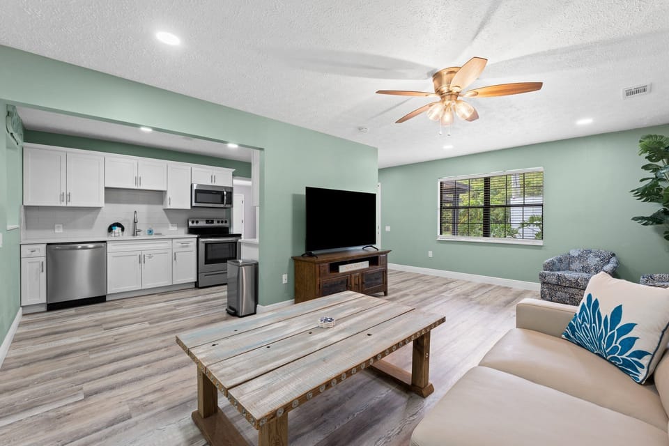 Spacious living room