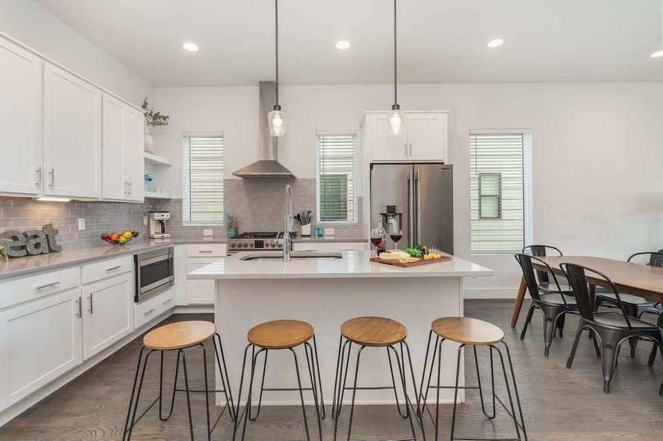 Fully Equipped Kitchen featuring stainless steel appliances and a kitchen island with bar seating for 4 guests.