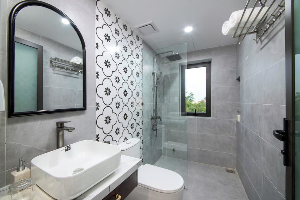 Shower, hair dryer, slippers, bidet