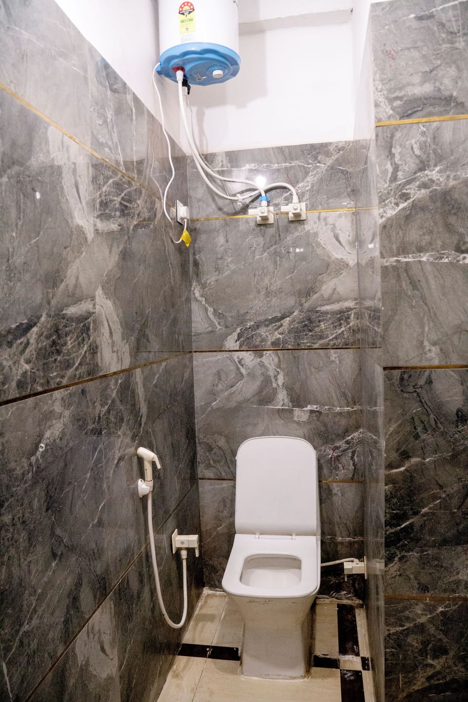 Family Double Room, City View | Bathroom | Free toiletries, slippers, bidet, towels