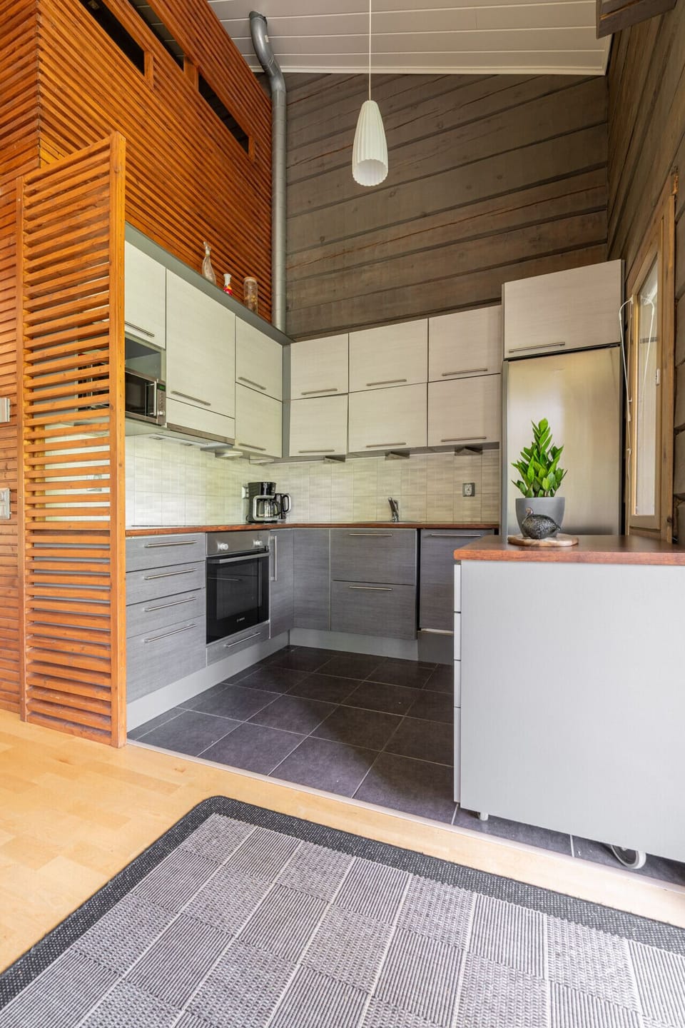 The cabin features a modern, fully equipped kitchen with all the kitchenware and appliances you’ll need to prepare meals during your stay. You`ll find a stove, oven, microwave, fridge, dishwasher, coffee maker, kettle, and all the utensils, cookware, and 