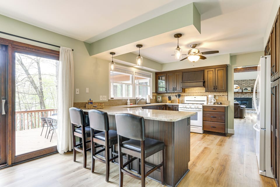Kitchen | Drip Coffee Pot | Blender | Toaster