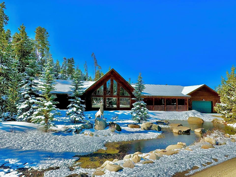 Welcome to your next getaway in Grand Lake! 