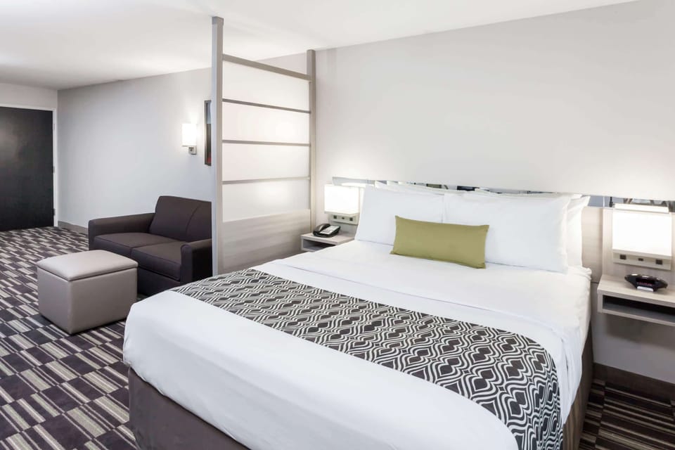 Hypo-allergenic bedding, in-room safe, desk, laptop workspace