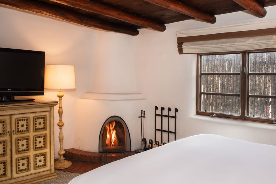 Premium bedding, in-room safe, individually decorated