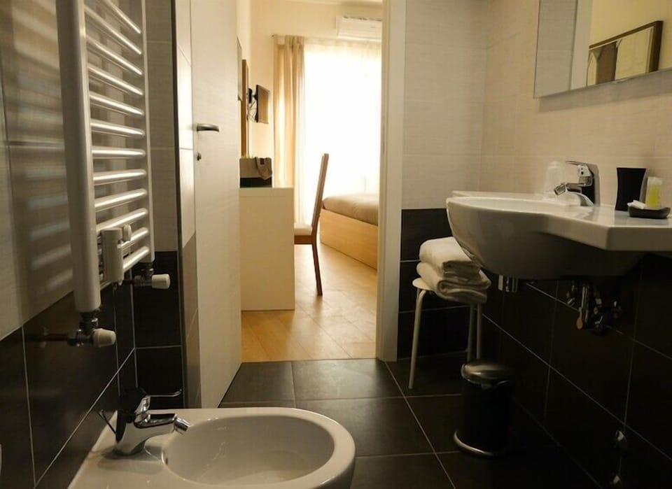 Classic Double Room, 1 Queen Bed | Bathroom | Shower, free toiletries, bathrobes, bidet