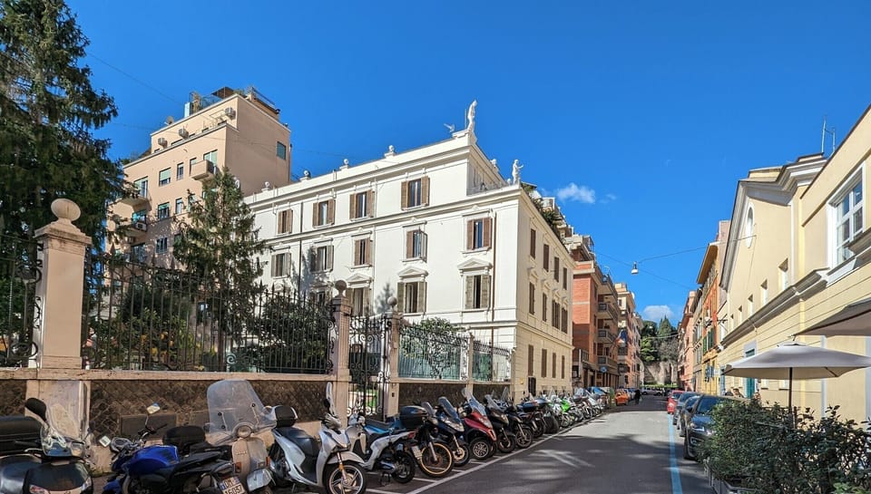 Streetscape is very quiet, a garden and a cafè create a welcoming environment