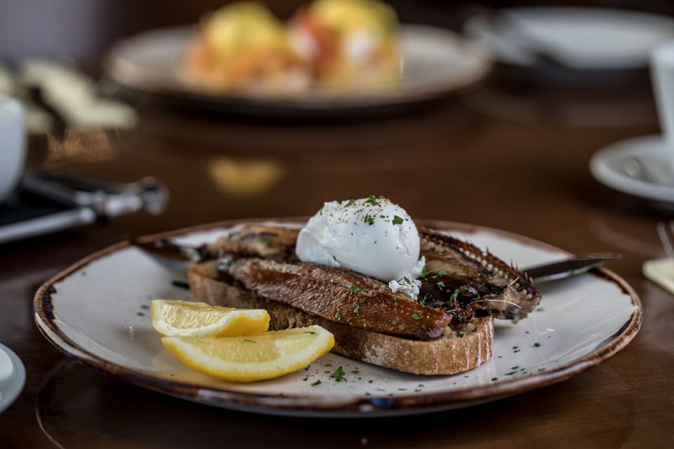 Free daily English breakfast